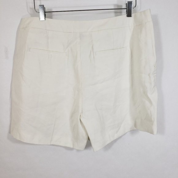 A New Day White Pullon Zip Button Shorts Sz 14 - Picture 3 of 9